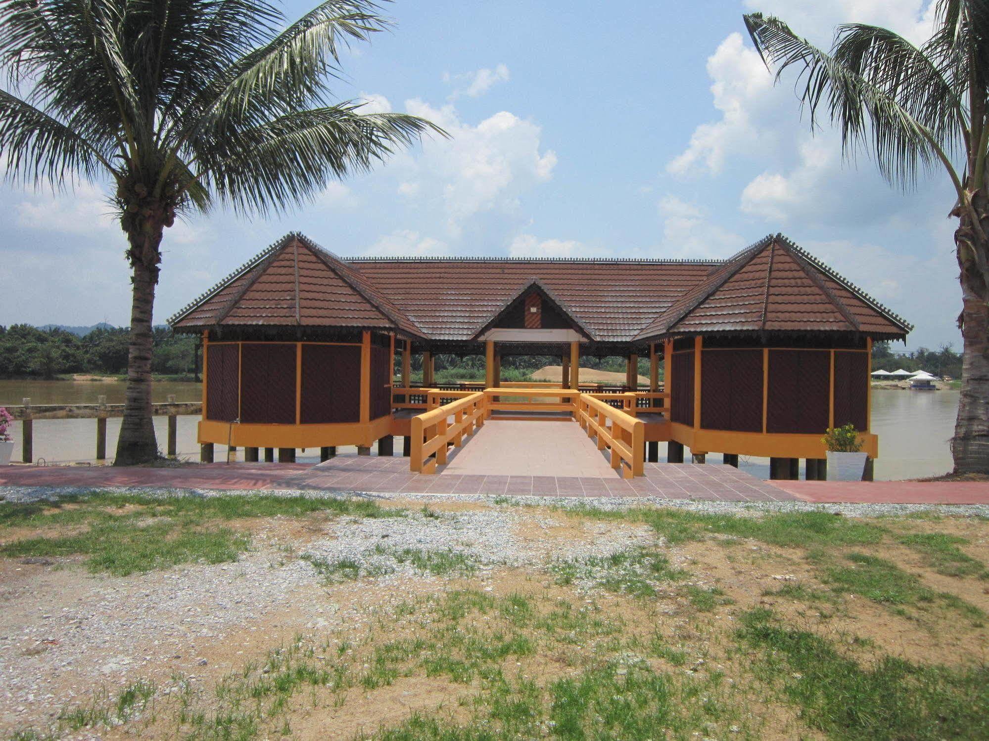 Green Village Pasir Salak Eco River Resort Kampung Gajah  Ngoại thất bức ảnh