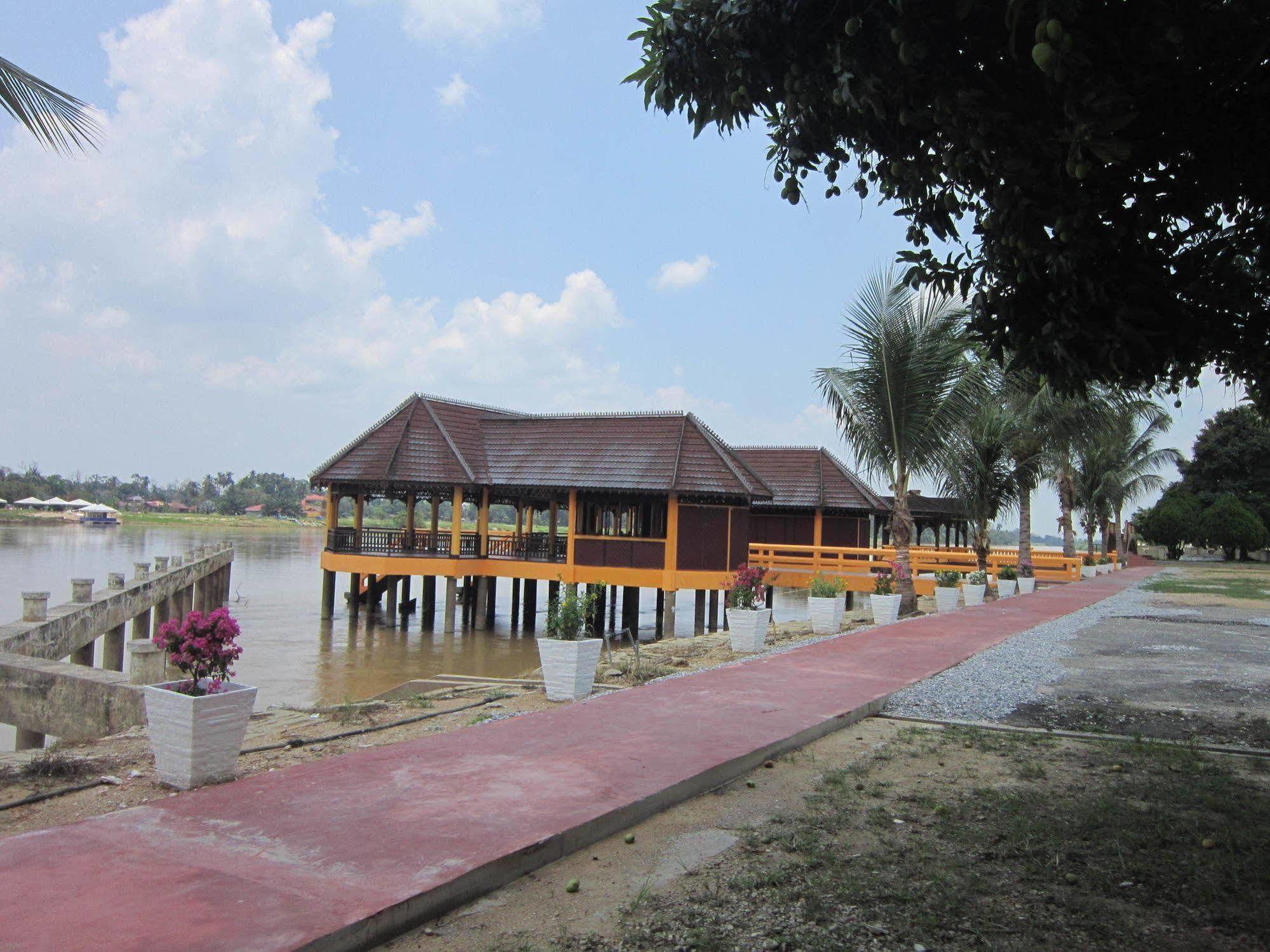 Green Village Pasir Salak Eco River Resort Kampung Gajah  Ngoại thất bức ảnh